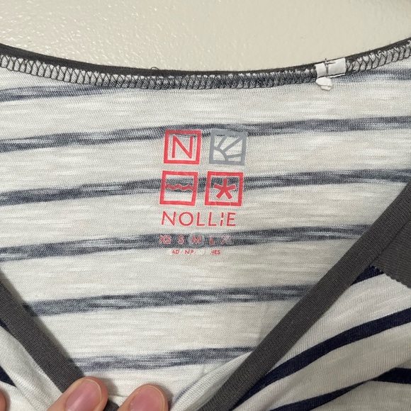 🌻 Nollie | White and Navy Blue Striped 3/4 Sleeve Top - Picture 3 of 3